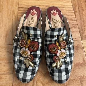 Sam Edelman Black & White Slides with embroidered detail